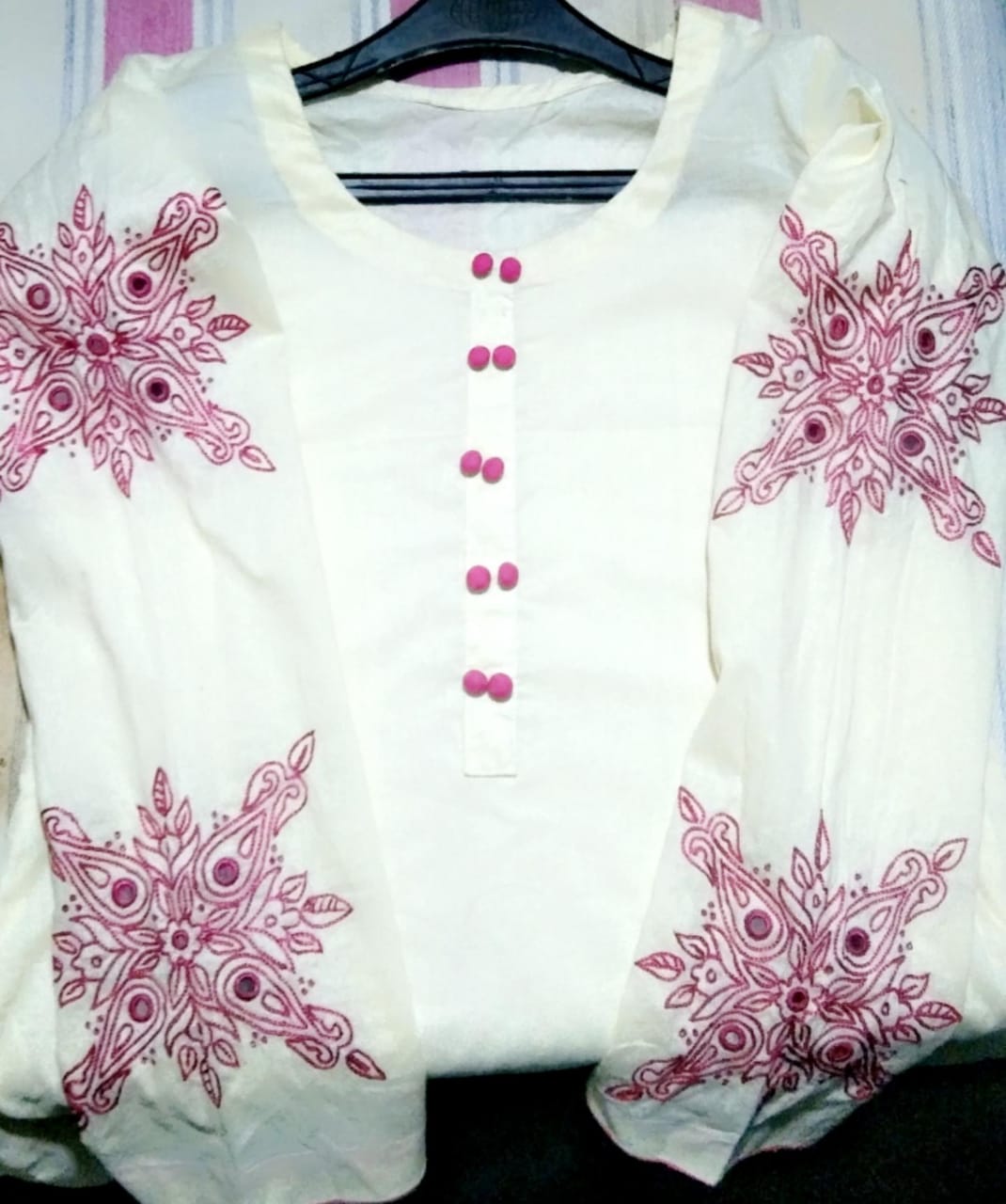 Handmade embroidered white kurti by Mubashra Wardrobe