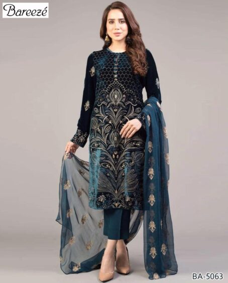 Model wearing Bareeze embroidered lawn 3-piece unstitched suit with bamber dupatta – Summer Collection 2025