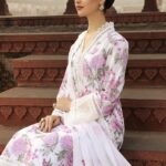 Top Reasons to Choose Bareeze’s Luxury Unstitched Cotton Suit for Women